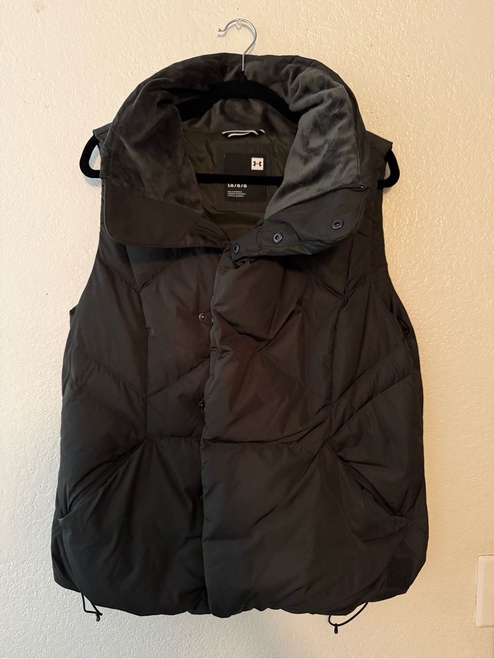 NWT Women Under Armour Storm Vest